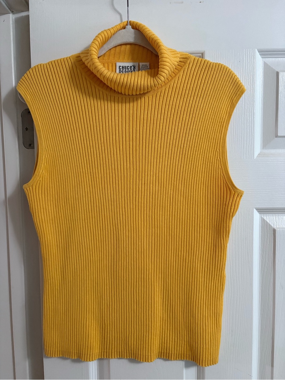 Chico's Design 68% Silk turtle neck sleeveless blouse top cottagecore gold XL